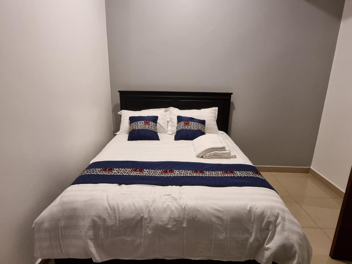 Eika Suites At Acacia カンパラ エクステリア 写真