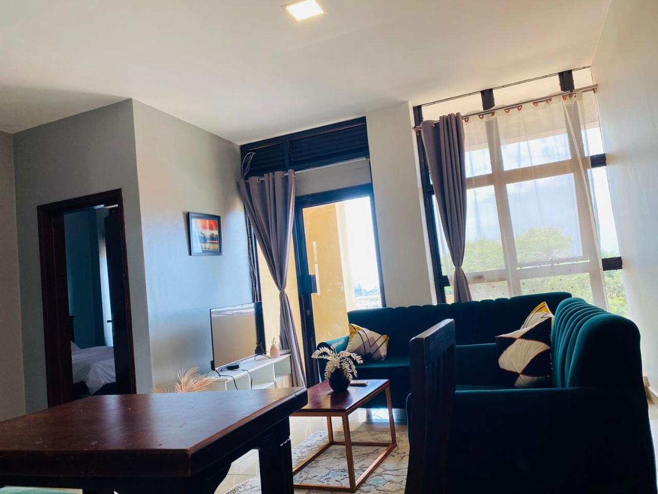 Eika Suites At Acacia カンパラ エクステリア 写真